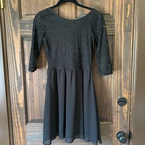 Divided dress with lace sleeves, size 6